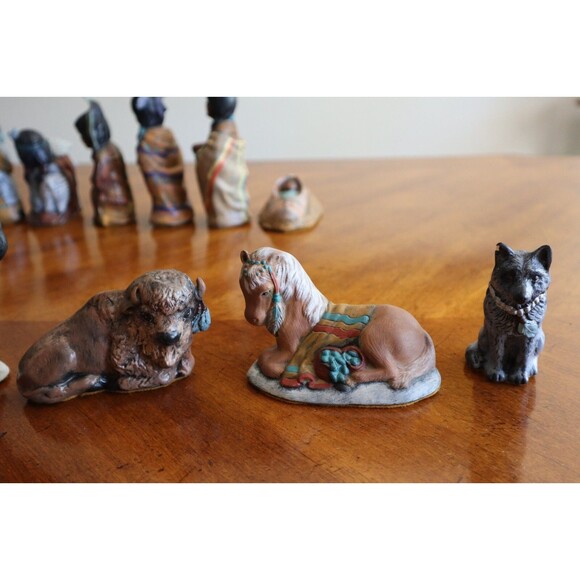 READ*  Vtg Provincial Mold Ceramic Native American Nativity 12 Pcs Hand Painted - Picture 14 of 16